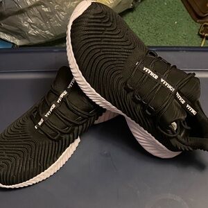 Size 9 Black and White Women’s Athletic Sneakers